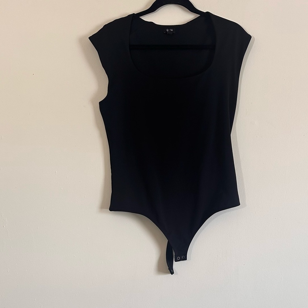 Express Body Contour High Compression Scoop Neck Cap Sleeve Thong Bodysuit - Picture 4 of 13